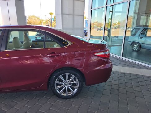 Used 2017 Toyota Camry XLE image 4