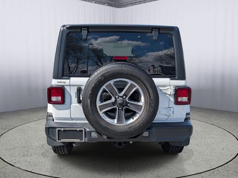 Used 2021 Jeep Wrangler Unlimited Sahara image 4