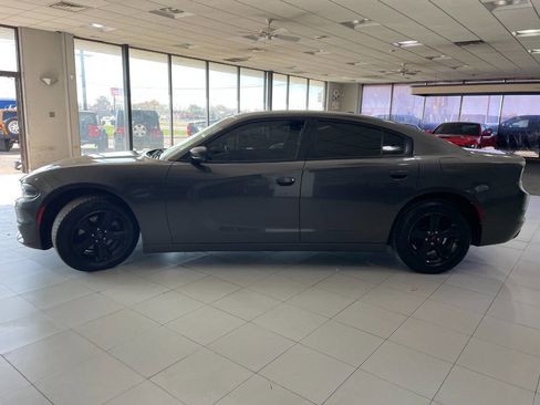 Used 2020 Dodge Charger SXT image 4