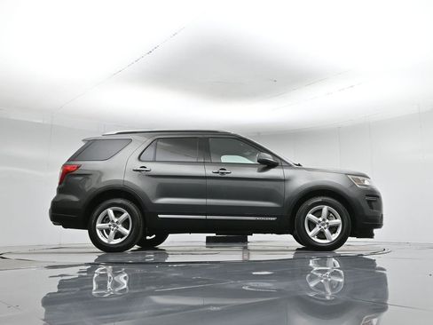 Certified 2018 Ford Explorer XLT image 50