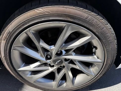 Used 2022 Genesis G70 2.0T RWD image 5