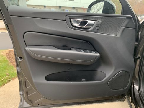 Used 2025 Volvo XC60 B5 Plus image 14