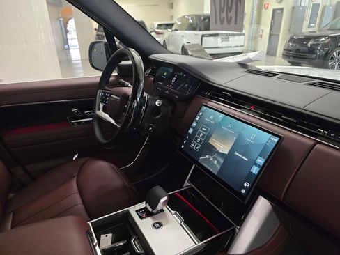 New 2025 Land Rover Range Rover SE image 11