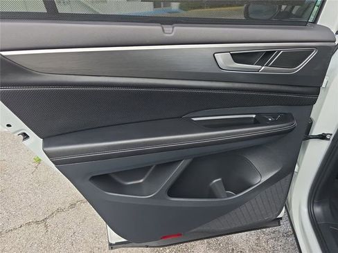 Used 2025 Volkswagen Atlas Cross Sport SE image 10