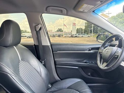 Used 2020 Toyota Camry SE FWD image 14