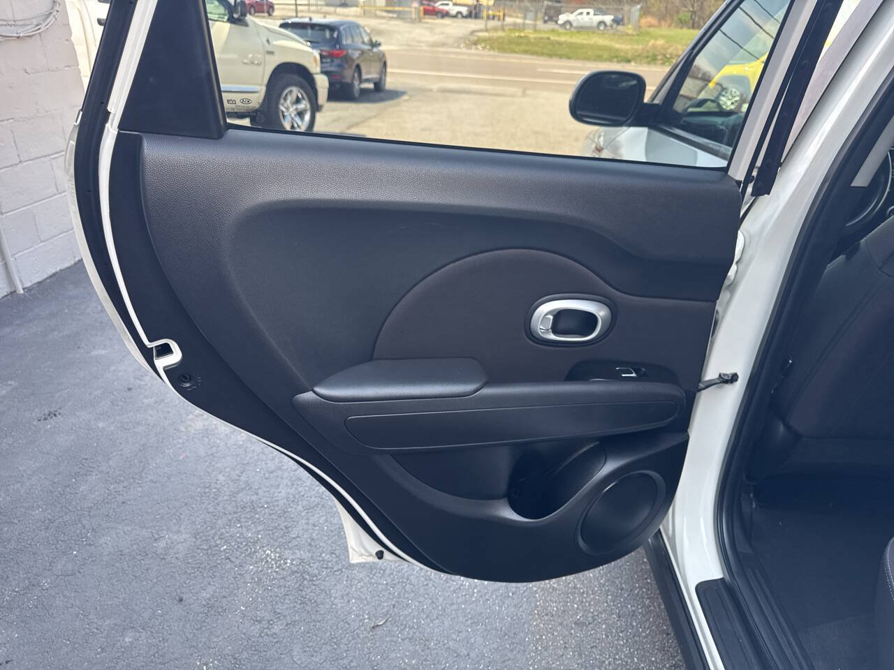 Used 2018 Kia Soul FWD image 17