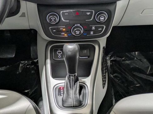 Used 2020 Jeep Compass Latitude FWD image 19