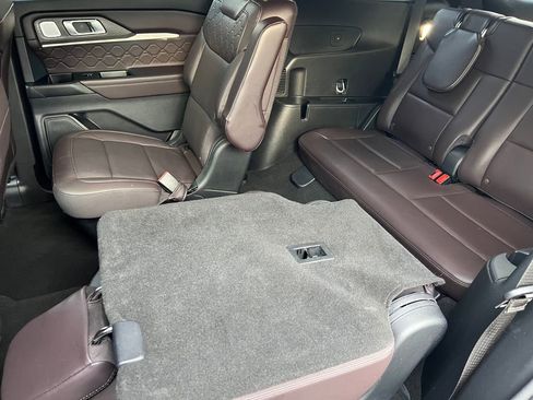 Used 2025 Ford Explorer Platinum w/ LUX Leather Package AWD/4WD image 17