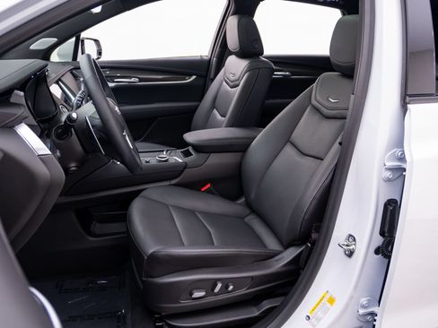 Certified 2026 Cadillac XT5 Sportv w/ LPO, Onyx Lite Package AWD/4WD image 19