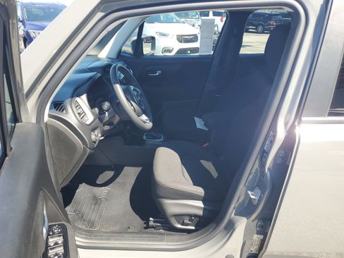 Used 2020 Jeep Renegade Latitude w/ Popular Equipment Group image 12