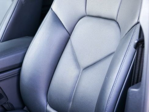 Certified 2026 Porsche Macan Turbo AWD/4WD image 36