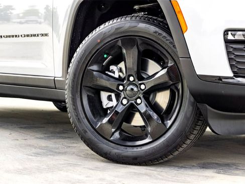 New 2025 Jeep Grand Cherokee L Limited w/ Black Appearance Package image 2