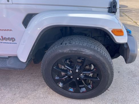 Used 2023 Jeep Wrangler Unlimited Sahara image 4