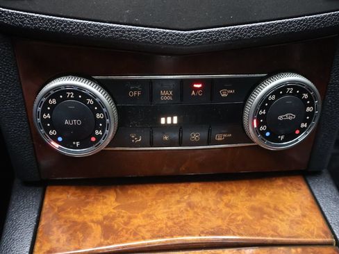 Used 2010 Mercedes-Benz C 300 4MATIC Sedan image 23