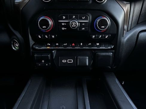 Used 2019 Chevrolet Silverado 1500 High Country image 23