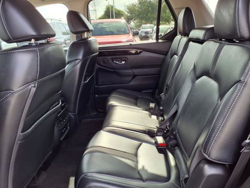 Certified 2025 Honda Pilot Touring image 18