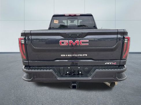 Used 2025 GMC Sierra 2500 AT4 w/ AT4 Premium Plus Package AWD/4WD image 3