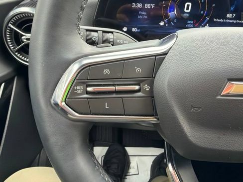 Used 2025 Chevrolet Equinox LT w/ Safety and Technology Package FWD image 25