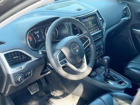 Used 2022 Jeep Cherokee Latitude AWD/4WD image 9