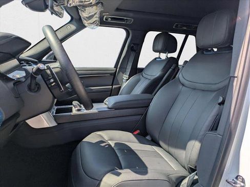 New 2025 Land Rover Range Rover SE image 4
