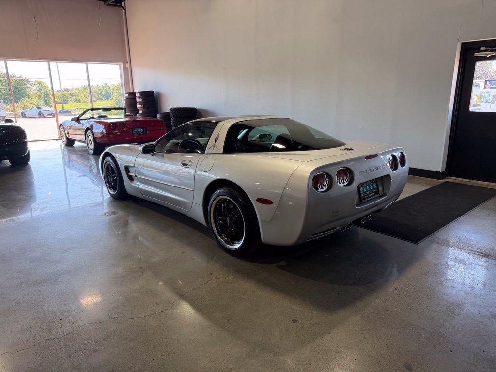 Used 2002 Chevrolet Corvette Coupe RWD image 6
