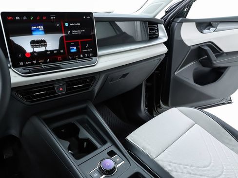 New 2026 Volkswagen Tiguan SE FWD image 62