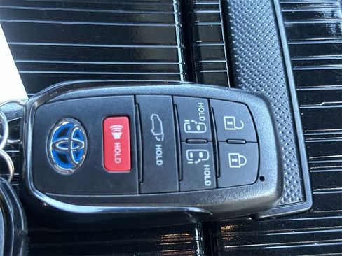 Used 2025 Toyota Sienna XSE image 28