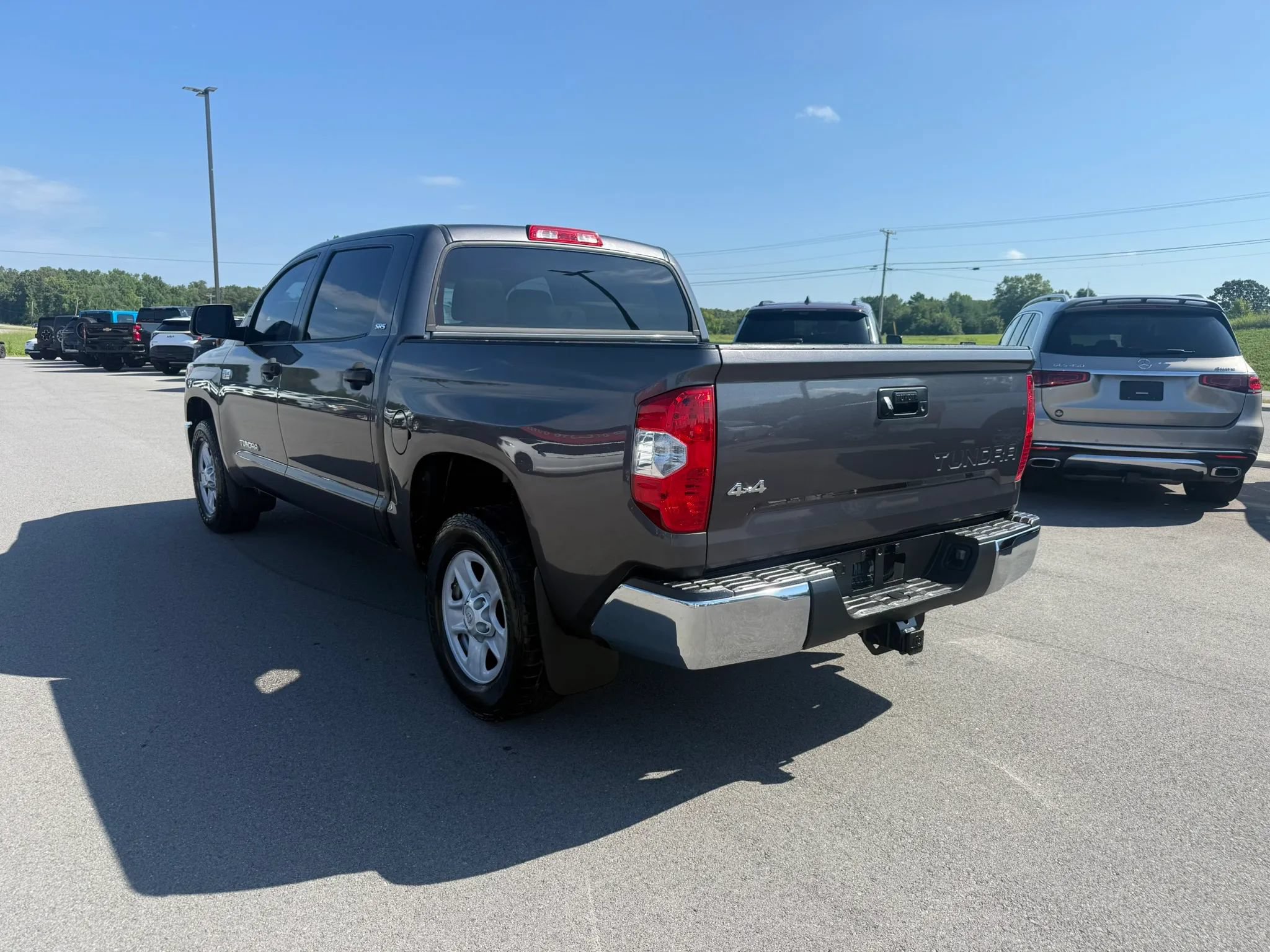 Used 2015 Toyota Tundra SR5 w/ SR5 Upgrade Package AWD/4WD image 3