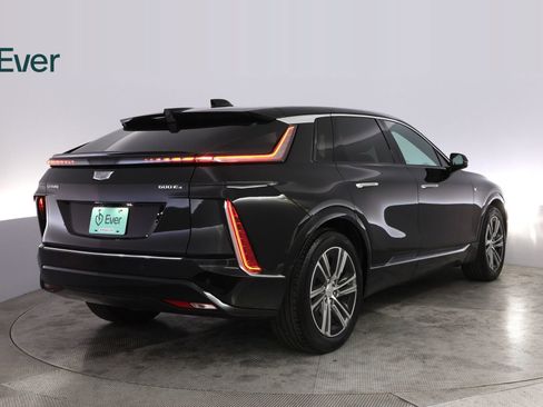 Used 2024 Cadillac Lyriq Luxury AWD/4WD image 3