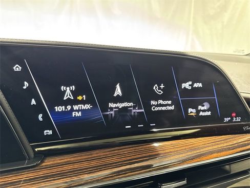 Used 2022 Cadillac Escalade Premium Luxury image 20