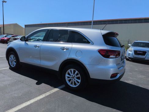 Used 2019 Kia Sorento L image 4