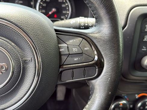 Used 2016 Jeep Renegade Latitude AWD/4WD image 17