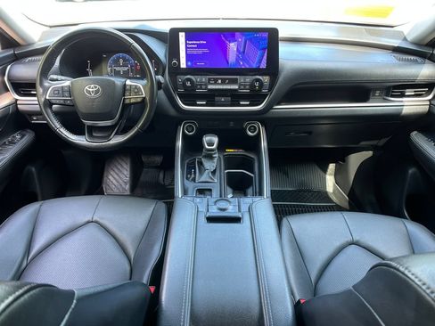 Used 2024 Toyota Grand Highlander AWD image 13