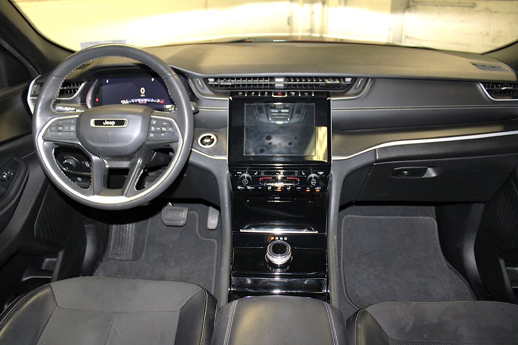 Certified 2023 Jeep Grand Cherokee Altitude AWD/4WD image 9