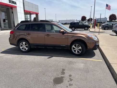 Used 2013 Subaru Outback 2.5i Limited AWD/4WD image 4