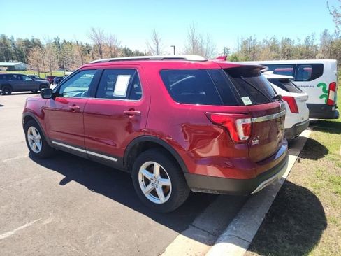 Used 2017 Ford Explorer XLT AWD/4WD image 10