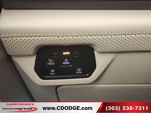 Used 2025 Volkswagen Atlas SEL Premium R-Line AWD/4WD image 31