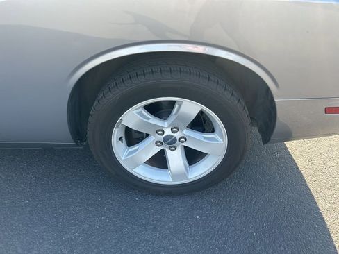 Used 2014 Dodge Challenger SXT image 15