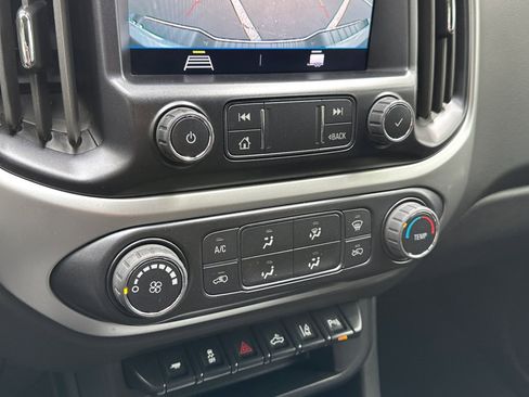 Used 2022 Chevrolet Colorado LT w/ Safety Package image 28