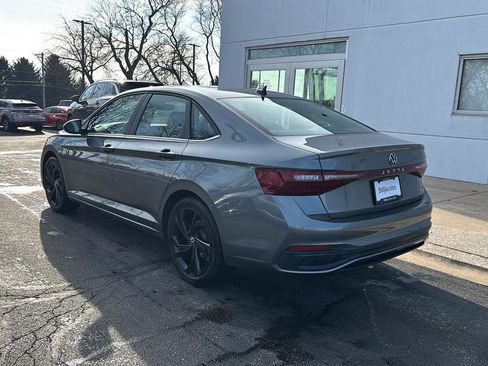 Used 2025 Volkswagen Jetta SE w/ Black Wheel Package image 11