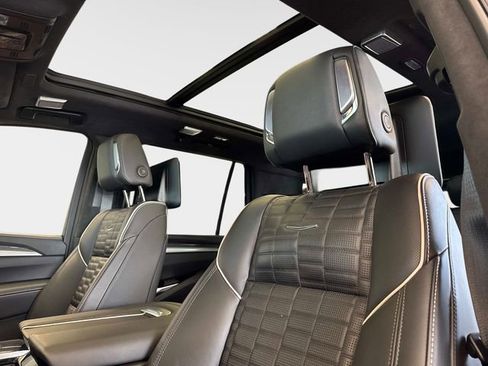 Used 2026 Cadillac Escalade V w/ LPO, ONYX Package AWD/4WD image 22