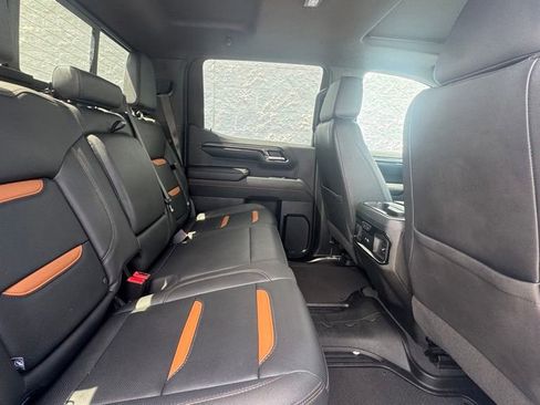 Used 2024 GMC Sierra 1500 AT4 w/ Technology Package AWD/4WD image 14