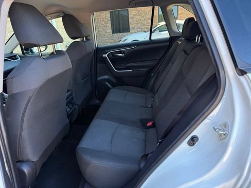 Used 2020 Toyota RAV4 XLE FWD image 7