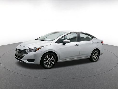 Used 2025 Nissan Versa SV FWD image 3