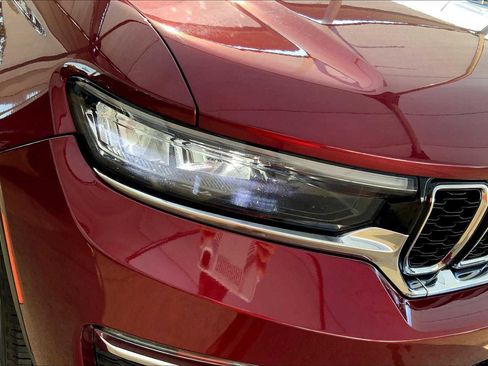 Used 2024 Jeep Grand Cherokee Limited image 27