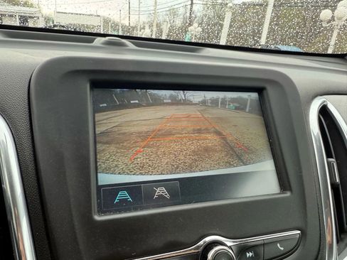 Used 2018 Chevrolet Equinox LS image 31