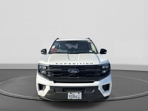 Used 2025 Ford Expedition Active image 3