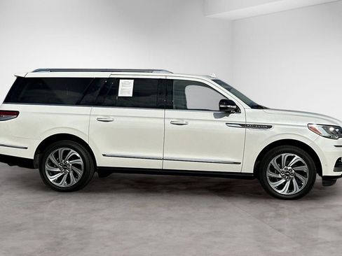 Used 2024 Lincoln Navigator L Reserve AWD/4WD image 7