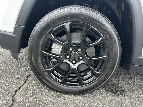 New 2026 Jeep Compass Latitude image 11