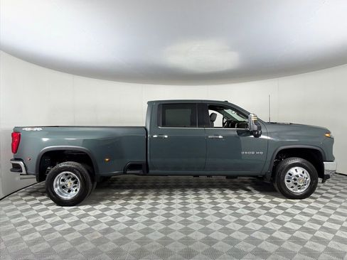 Used 2026 Chevrolet Silverado 3500 LTZ w/ LTZ Plus Package image 4